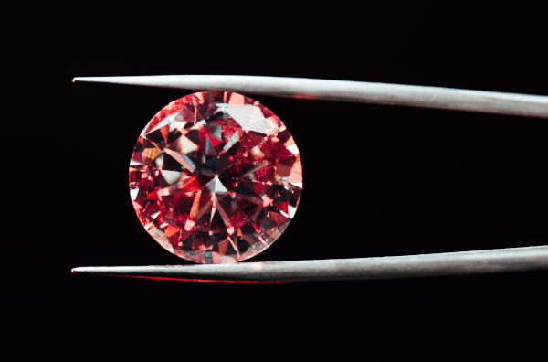 Round Red Diamond in Tweezer Round Red Diamond in Tweezer